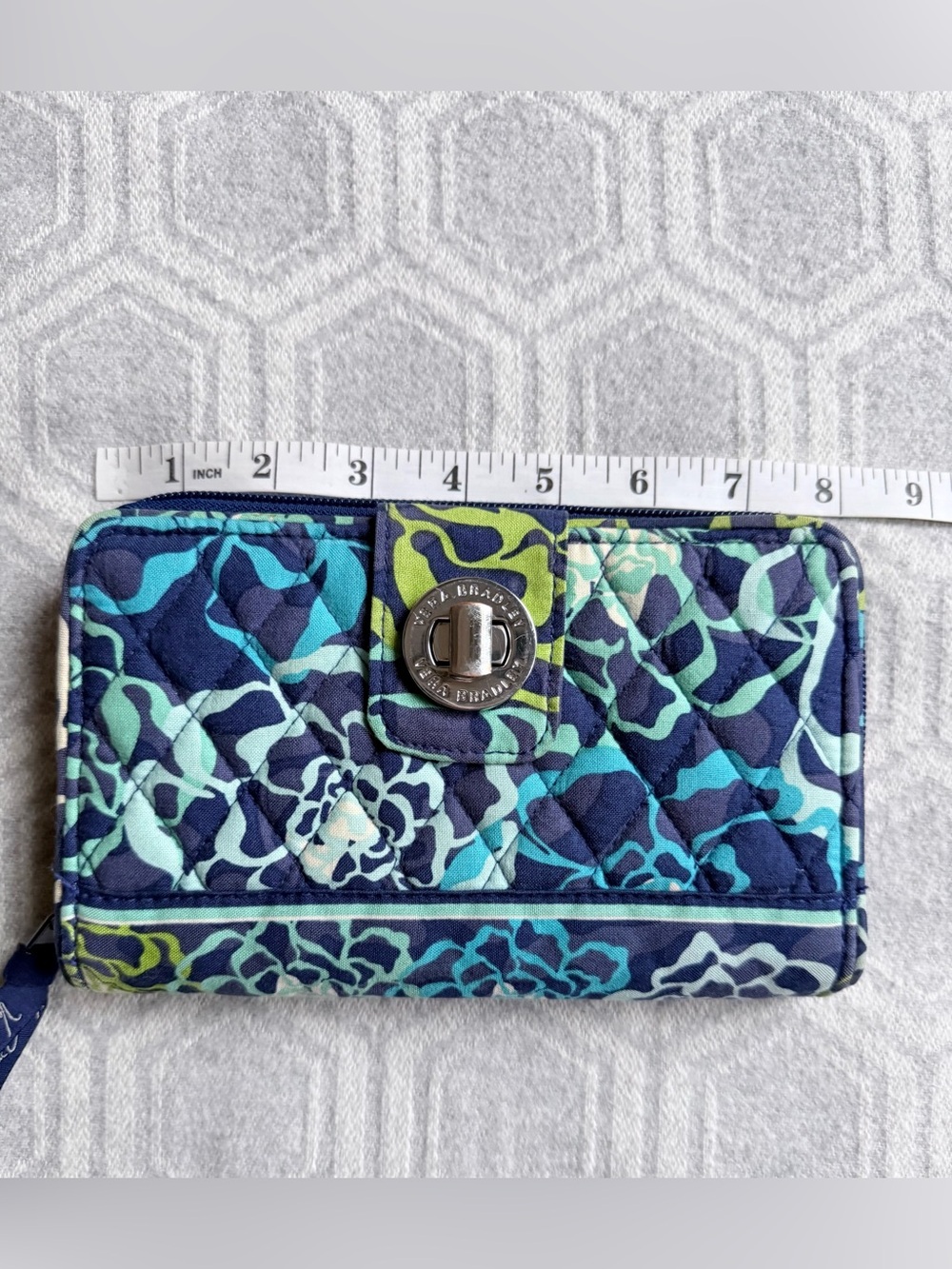 Vera Bradley Wallet Retired Blue Green Floral Quilted Turn Lock Zip Around EUC - Picture 13 of 14